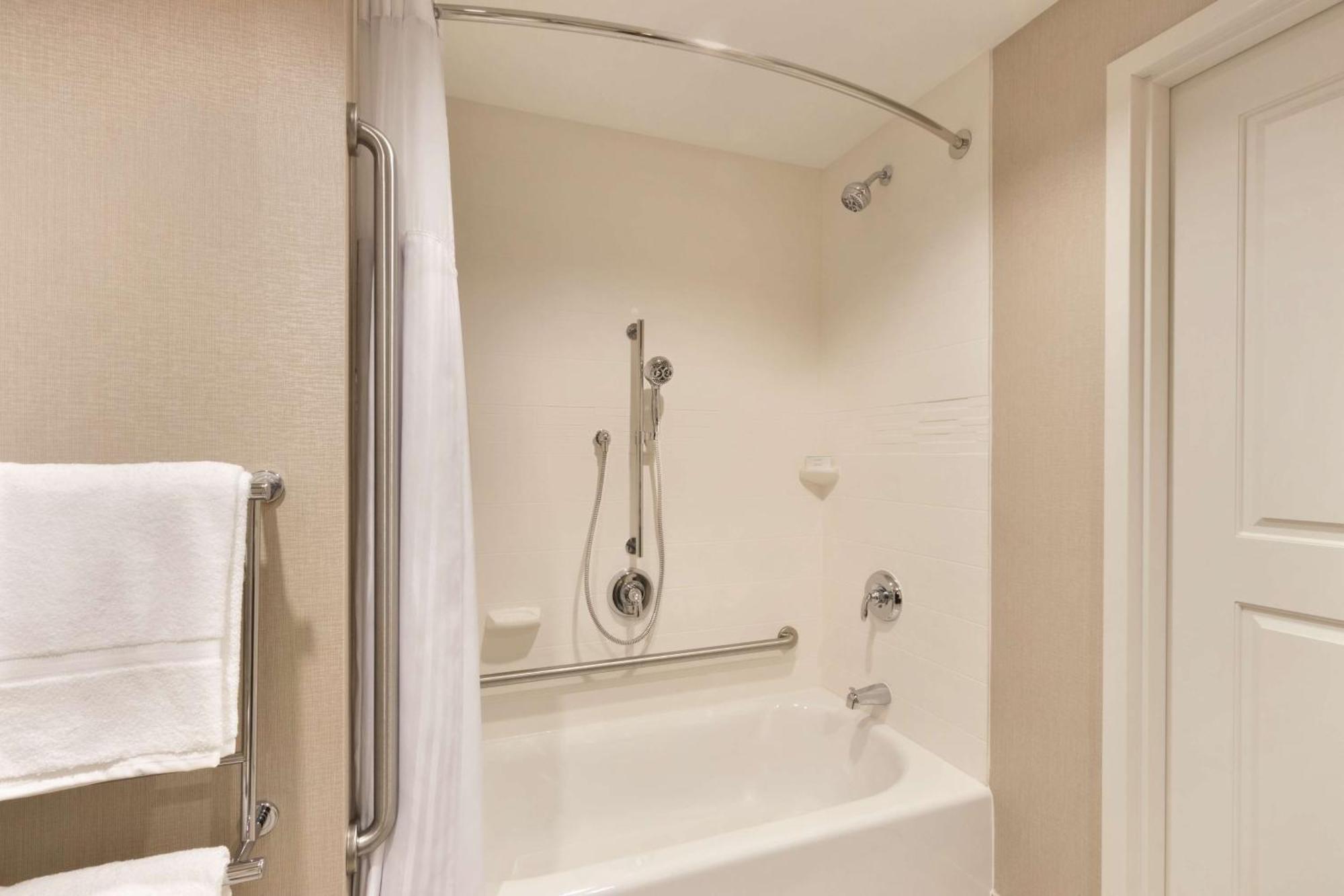 Homewood Suites By Hilton Calgary Downtown Bagian luar foto